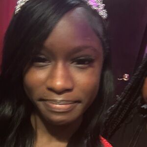 Meet your Posher, Naima